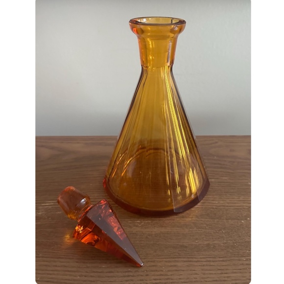 Vintage Art Deco • Amber Crystal Cut Glass Glass Large Prism Style Decanter - Picture 9 of 10